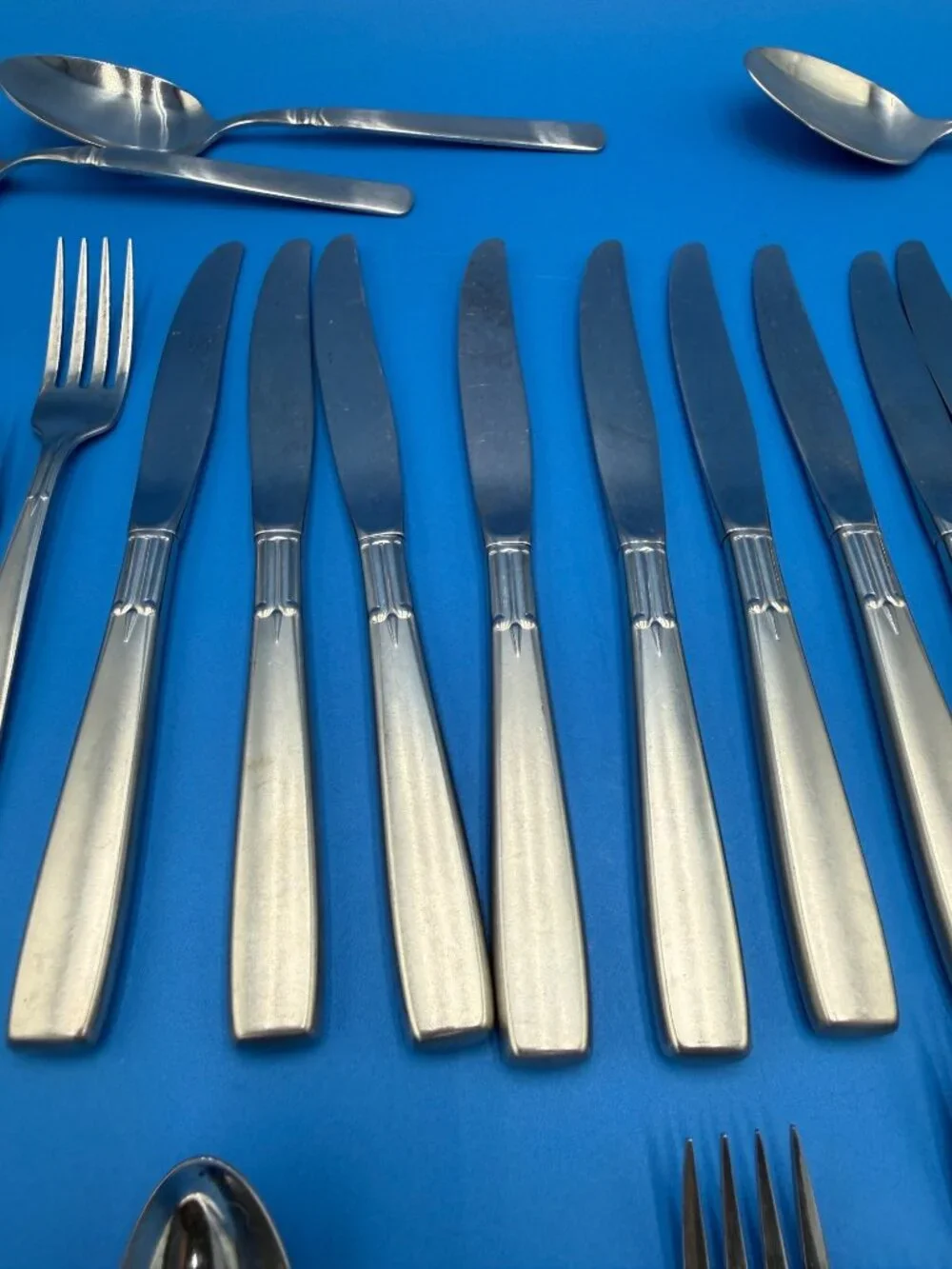 Oneida Satin Accent Flatware Set Spoons Forks Knives 43 Pc Set
